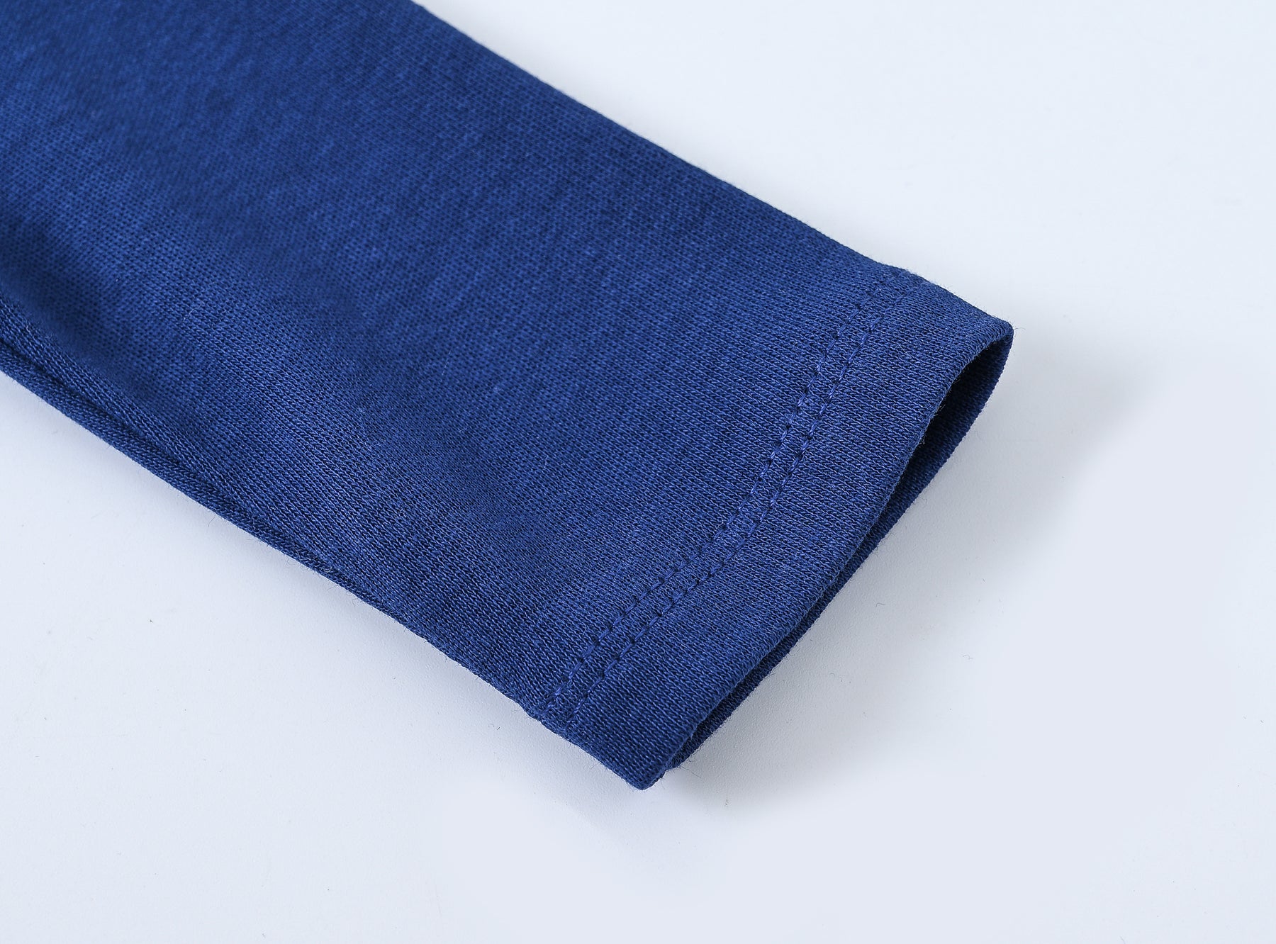 Strampler KUSCHELBÄR mit Füßen auf titchytastic.com